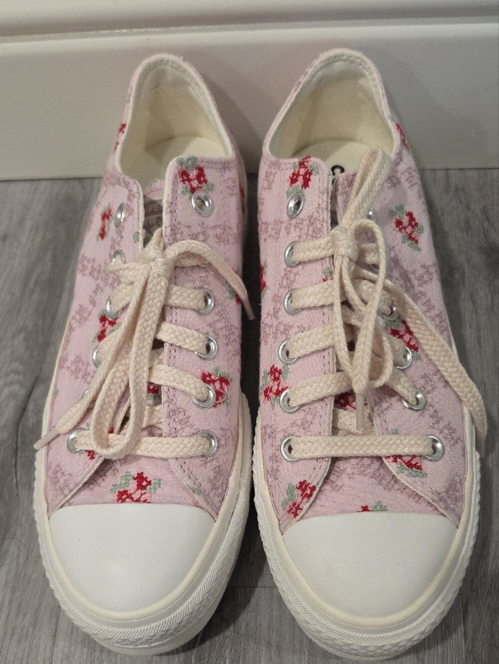 Converse Lift Platform - Rose Cross Stitch - Low Top, Size 8 - Picture 3 of 16